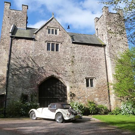 Welsh Gatehouse, Historic Castle Which Can Cater For Electric Vehicle Mathern Eksteriør billede