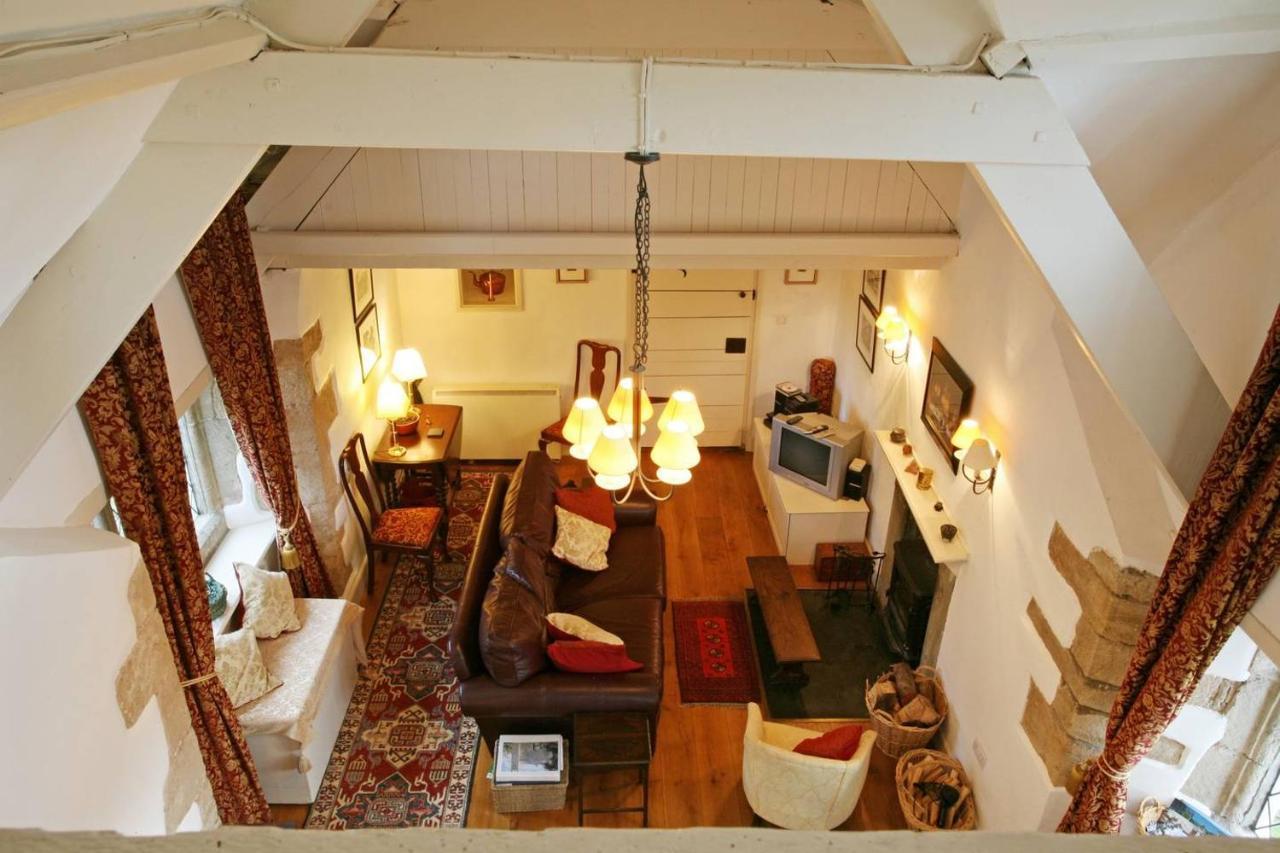 Welsh Gatehouse, Historic Castle Which Can Cater For Electric Vehicle Mathern Eksteriør billede