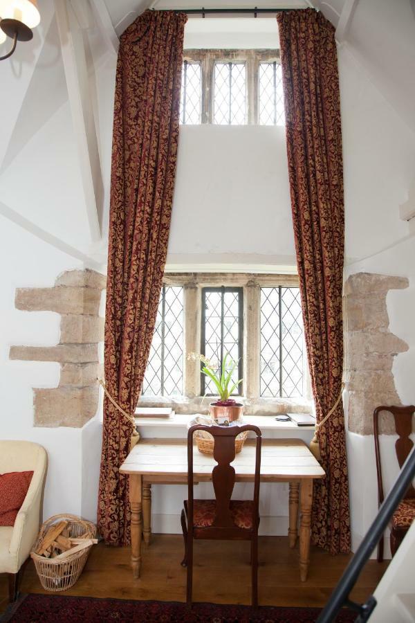 Welsh Gatehouse, Historic Castle Which Can Cater For Electric Vehicle Mathern Eksteriør billede